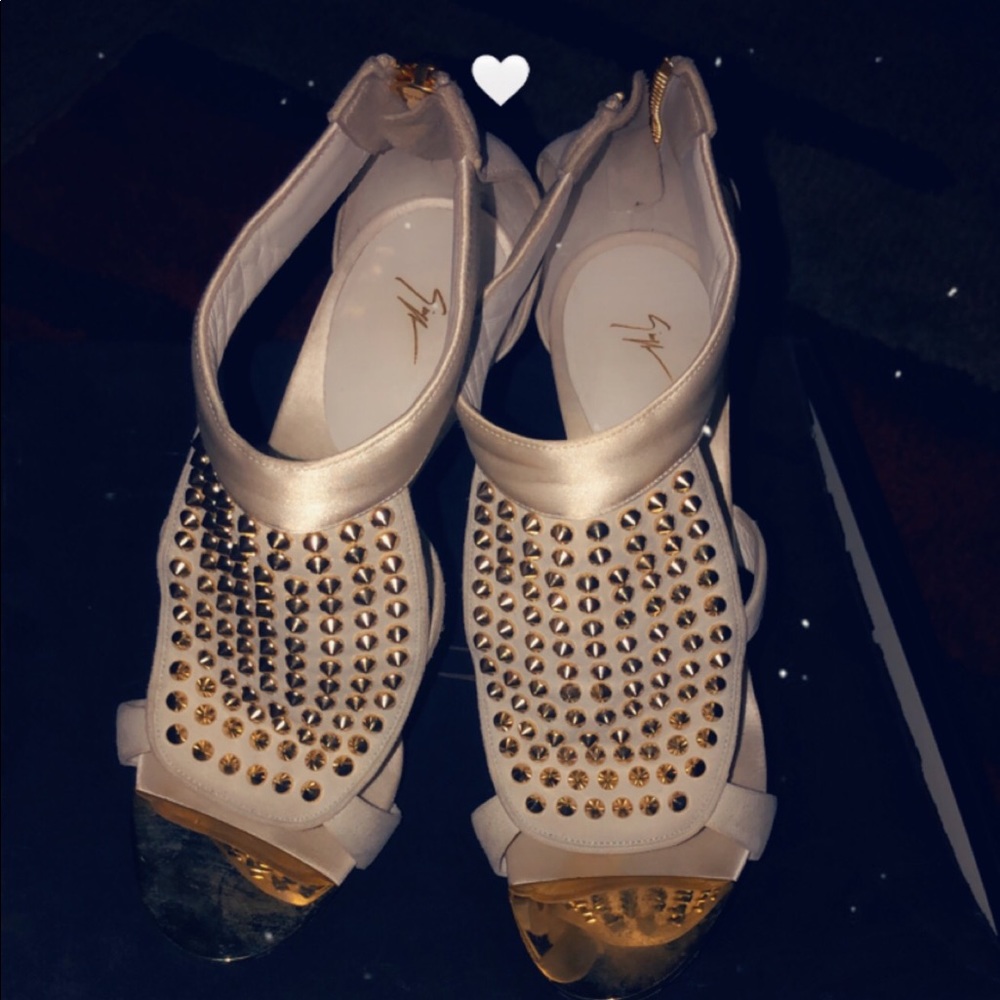 Sandals - Picture 1 of 5